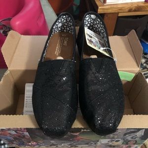 Toms size 9 run like a 9.5 NWT